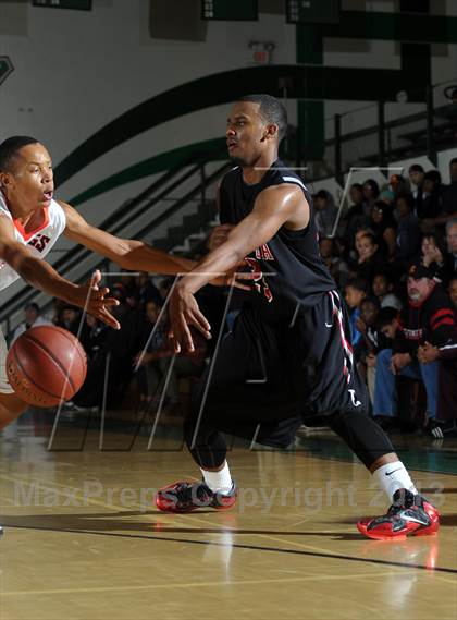 Thumbnail 3 in Etiwanda vs. Roosevelt (Inland Empire Classic) photogallery.