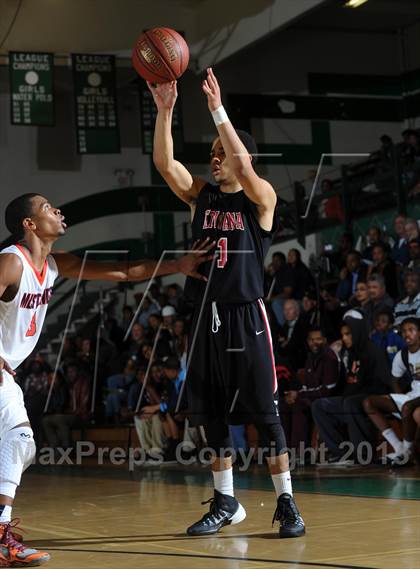 Thumbnail 2 in Etiwanda vs. Roosevelt (Inland Empire Classic) photogallery.