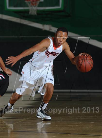 Thumbnail 1 in Etiwanda vs. Roosevelt (Inland Empire Classic) photogallery.