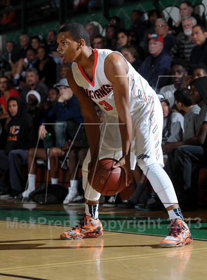 Thumbnail 2 in Etiwanda vs. Roosevelt (Inland Empire Classic) photogallery.