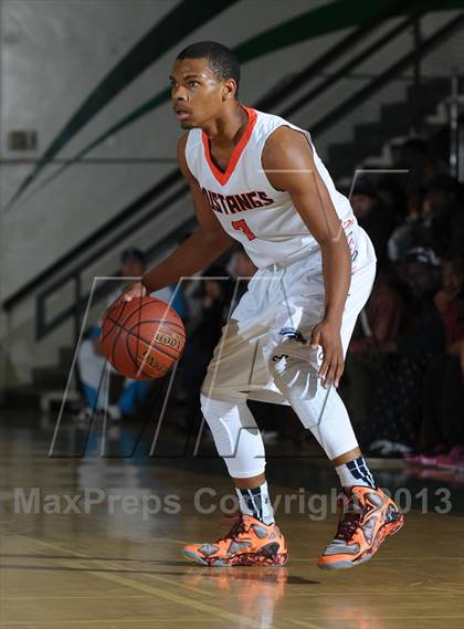 Thumbnail 2 in Etiwanda vs. Roosevelt (Inland Empire Classic) photogallery.