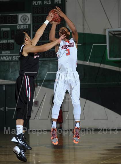 Thumbnail 3 in Etiwanda vs. Roosevelt (Inland Empire Classic) photogallery.