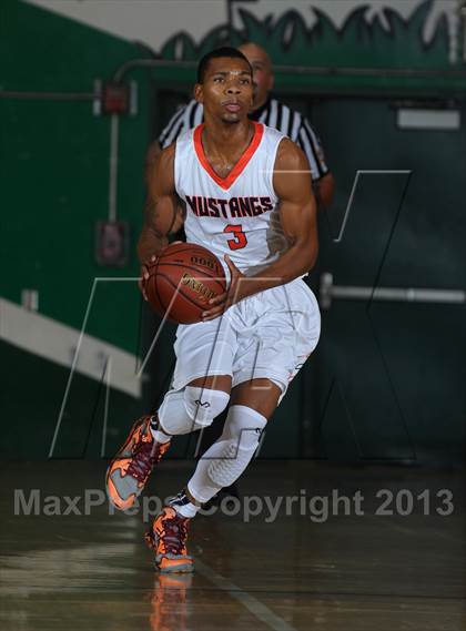 Thumbnail 3 in Etiwanda vs. Roosevelt (Inland Empire Classic) photogallery.