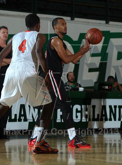 Thumbnail 3 in Etiwanda vs. Roosevelt (Inland Empire Classic) photogallery.