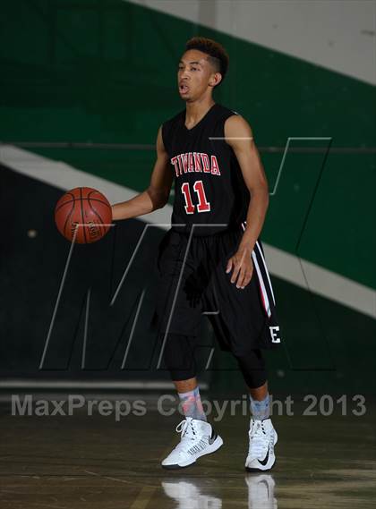 Thumbnail 2 in Etiwanda vs. Roosevelt (Inland Empire Classic) photogallery.