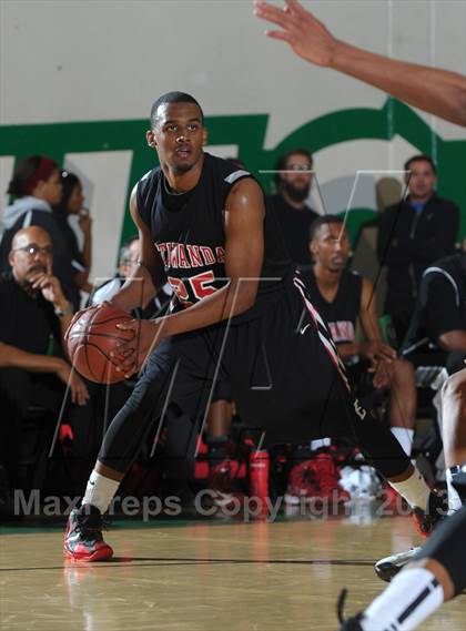 Thumbnail 2 in Etiwanda vs. Roosevelt (Inland Empire Classic) photogallery.
