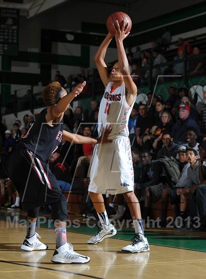 Thumbnail 1 in Etiwanda vs. Roosevelt (Inland Empire Classic) photogallery.