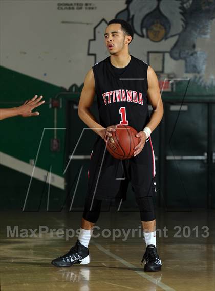 Thumbnail 3 in Etiwanda vs. Roosevelt (Inland Empire Classic) photogallery.