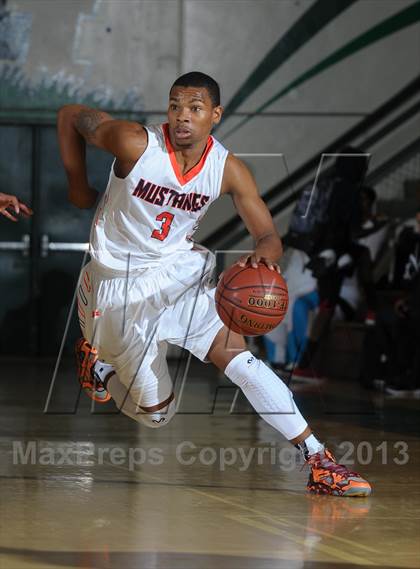 Thumbnail 3 in Etiwanda vs. Roosevelt (Inland Empire Classic) photogallery.