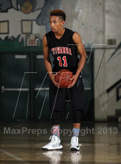 Thumbnail 1 in Etiwanda vs. Roosevelt (Inland Empire Classic) photogallery.