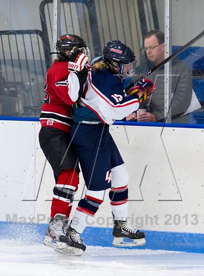 Thumbnail 3 in Lawrence Academy vs Pomfret School (Harrington Invitational) photogallery.