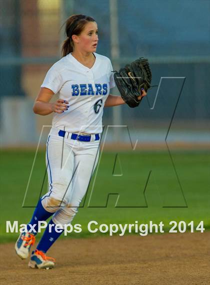Thumbnail 3 in La Vernia vs. King (3A Regional Semifinal) photogallery.