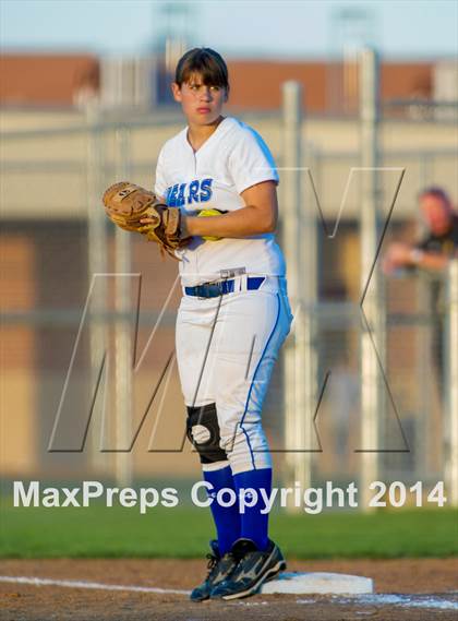 Thumbnail 1 in La Vernia vs. King (3A Regional Semifinal) photogallery.