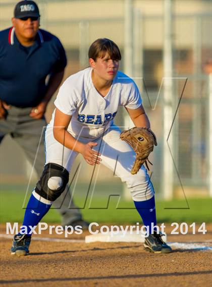 Thumbnail 3 in La Vernia vs. King (3A Regional Semifinal) photogallery.