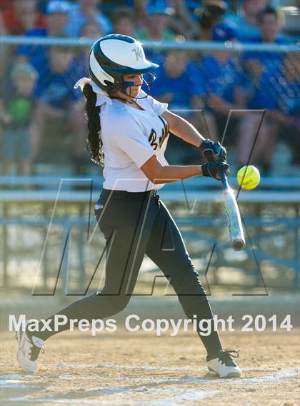 Thumbnail 2 in La Vernia vs. King (3A Regional Semifinal) photogallery.