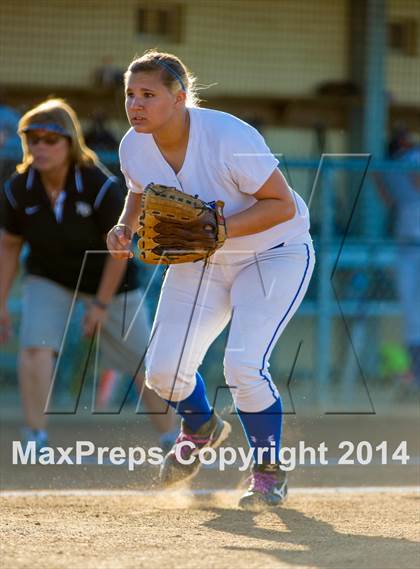 Thumbnail 2 in La Vernia vs. King (3A Regional Semifinal) photogallery.