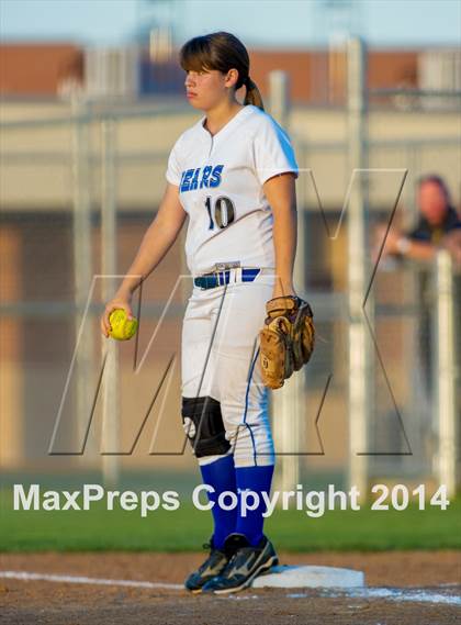 Thumbnail 3 in La Vernia vs. King (3A Regional Semifinal) photogallery.