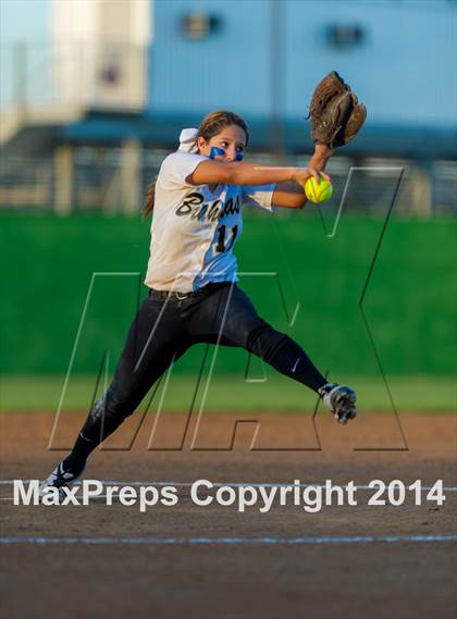 Thumbnail 3 in La Vernia vs. King (3A Regional Semifinal) photogallery.