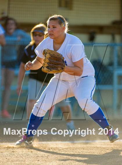 Thumbnail 1 in La Vernia vs. King (3A Regional Semifinal) photogallery.