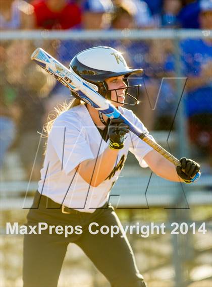 Thumbnail 2 in La Vernia vs. King (3A Regional Semifinal) photogallery.