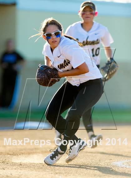 Thumbnail 1 in La Vernia vs. King (3A Regional Semifinal) photogallery.