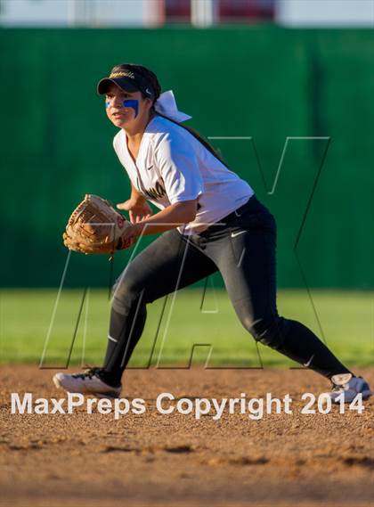 Thumbnail 1 in La Vernia vs. King (3A Regional Semifinal) photogallery.
