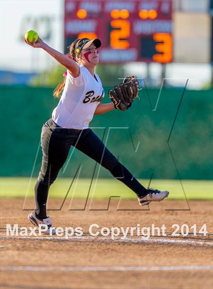 Thumbnail 2 in La Vernia vs. King (3A Regional Semifinal) photogallery.