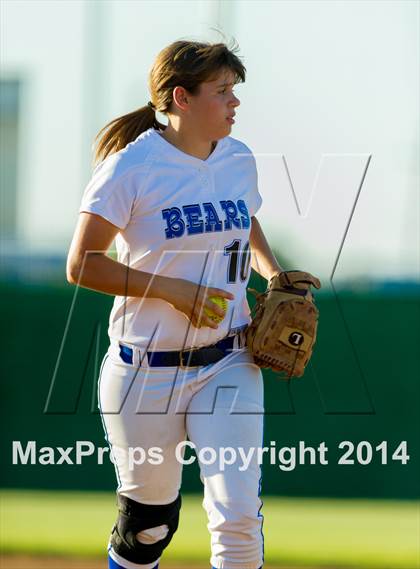 Thumbnail 1 in La Vernia vs. King (3A Regional Semifinal) photogallery.