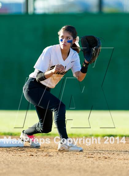 Thumbnail 3 in La Vernia vs. King (3A Regional Semifinal) photogallery.