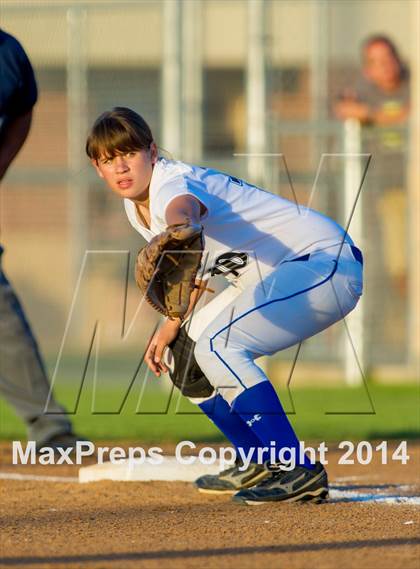 Thumbnail 1 in La Vernia vs. King (3A Regional Semifinal) photogallery.