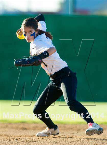 Thumbnail 1 in La Vernia vs. King (3A Regional Semifinal) photogallery.