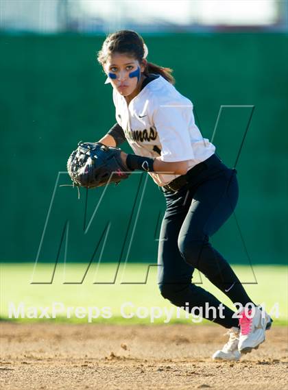 Thumbnail 2 in La Vernia vs. King (3A Regional Semifinal) photogallery.