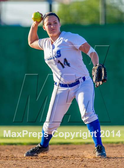 Thumbnail 3 in La Vernia vs. King (3A Regional Semifinal) photogallery.