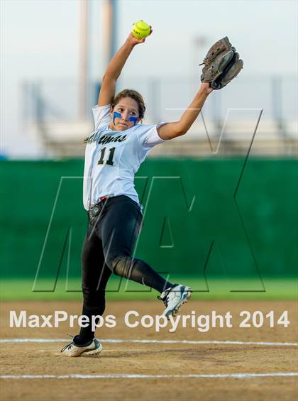 Thumbnail 3 in La Vernia vs. King (3A Regional Semifinal) photogallery.