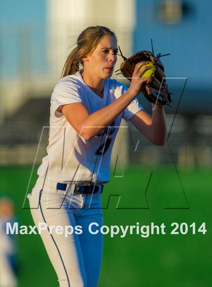 Thumbnail 3 in La Vernia vs. King (3A Regional Semifinal) photogallery.