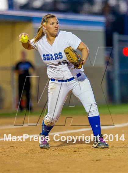 Thumbnail 2 in La Vernia vs. King (3A Regional Semifinal) photogallery.