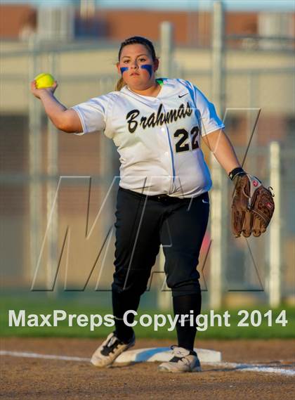Thumbnail 2 in La Vernia vs. King (3A Regional Semifinal) photogallery.