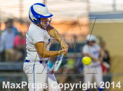 Thumbnail 2 in La Vernia vs. King (3A Regional Semifinal) photogallery.