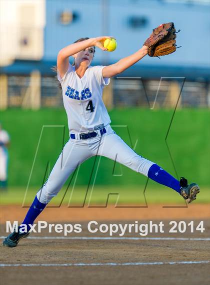 Thumbnail 2 in La Vernia vs. King (3A Regional Semifinal) photogallery.