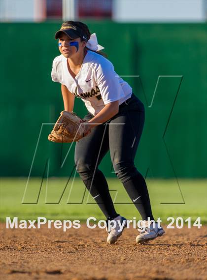 Thumbnail 2 in La Vernia vs. King (3A Regional Semifinal) photogallery.