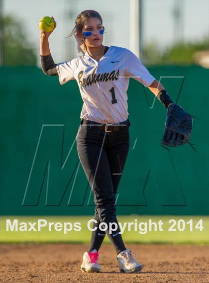 Thumbnail 2 in La Vernia vs. King (3A Regional Semifinal) photogallery.