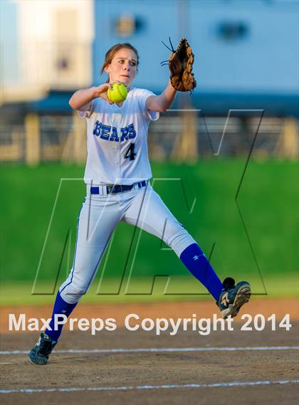Thumbnail 3 in La Vernia vs. King (3A Regional Semifinal) photogallery.