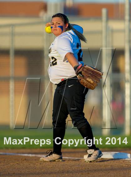 Thumbnail 1 in La Vernia vs. King (3A Regional Semifinal) photogallery.