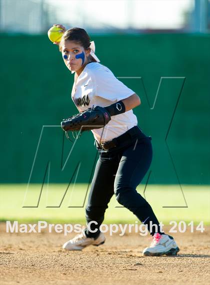 Thumbnail 1 in La Vernia vs. King (3A Regional Semifinal) photogallery.