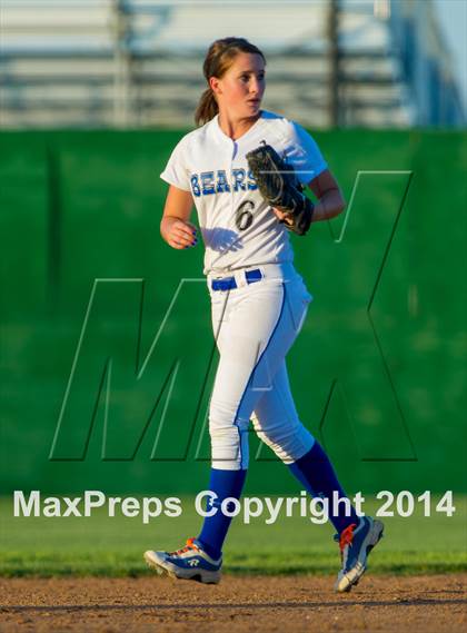 Thumbnail 2 in La Vernia vs. King (3A Regional Semifinal) photogallery.