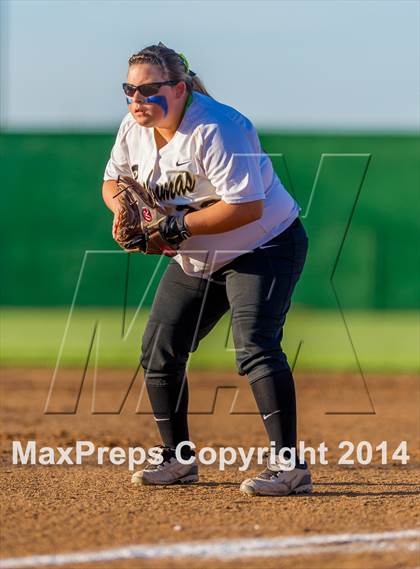 Thumbnail 3 in La Vernia vs. King (3A Regional Semifinal) photogallery.