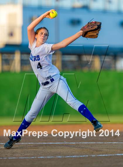 Thumbnail 1 in La Vernia vs. King (3A Regional Semifinal) photogallery.