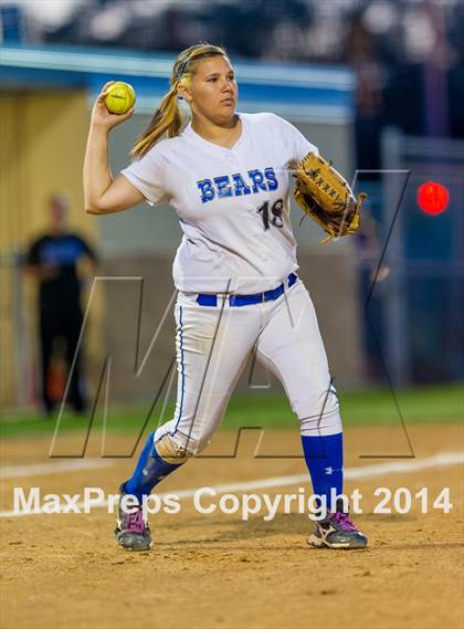 Thumbnail 3 in La Vernia vs. King (3A Regional Semifinal) photogallery.