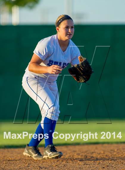 Thumbnail 3 in La Vernia vs. King (3A Regional Semifinal) photogallery.