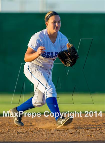 Thumbnail 1 in La Vernia vs. King (3A Regional Semifinal) photogallery.
